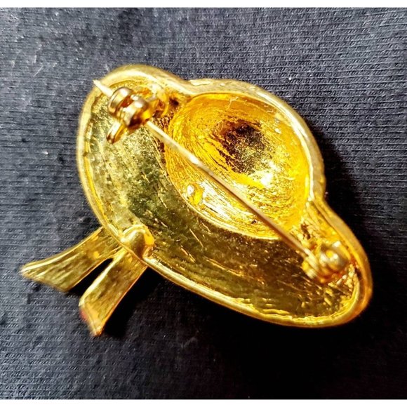 Lovely unsigned Red enamel hat pin. Adorned with a pink ribbon with tiny amethys - Picture 2 of 2